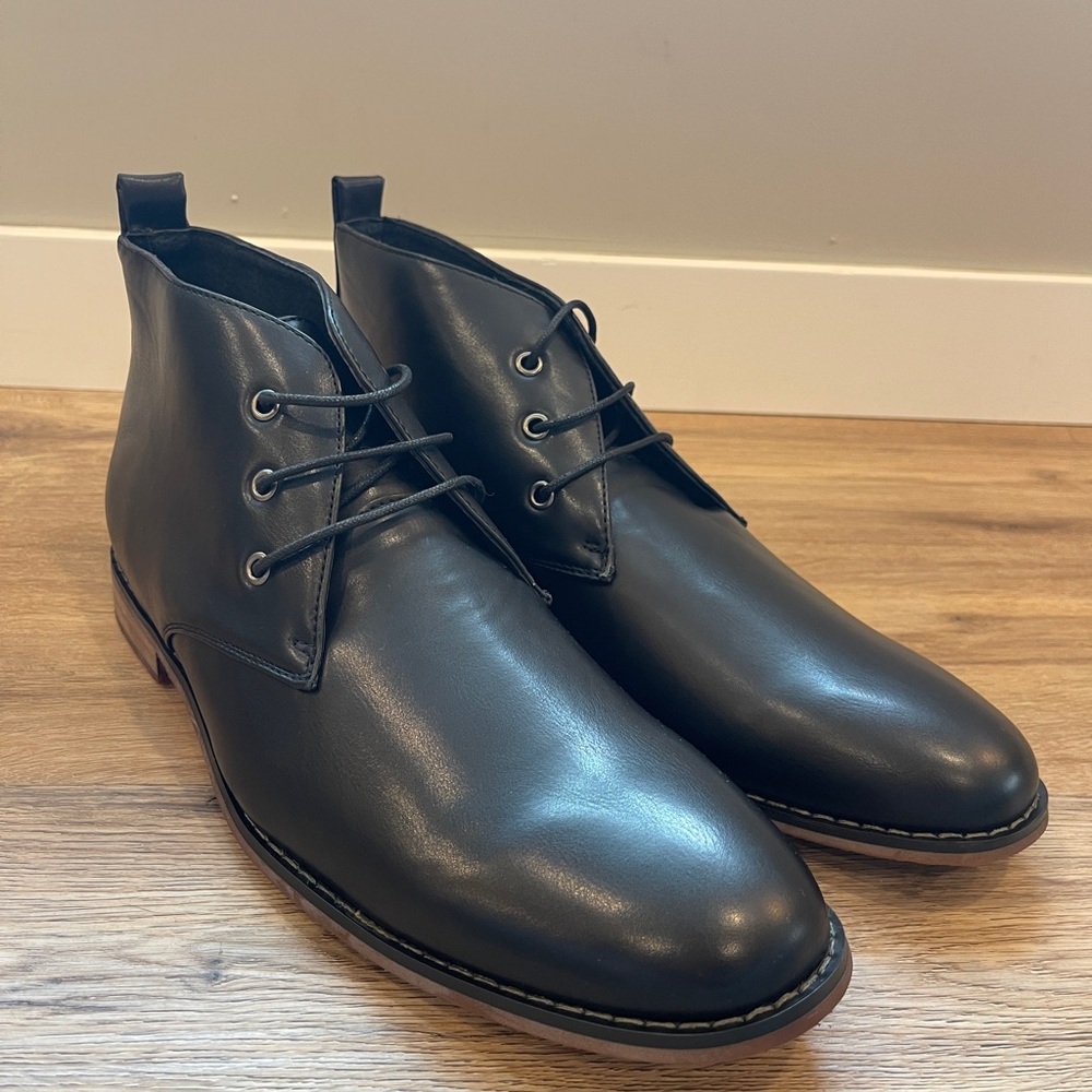 Sleek Black Chukka Boots for Men